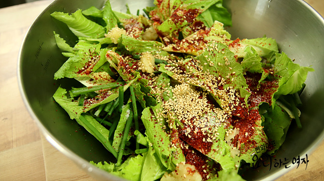 Toss with seasonings — step photo 1