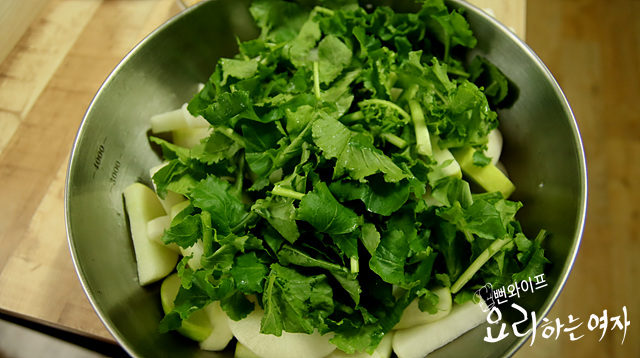 Salt the radish — step photo 2