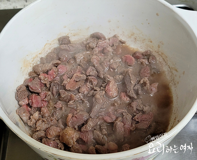Sauté the beef — step photo 1