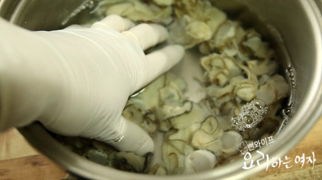 How to clean oysters — step photo 2