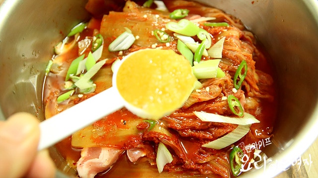 Add ingredients to the pot — step photo 2
