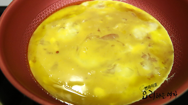 Scramble the eggs — step photo 1