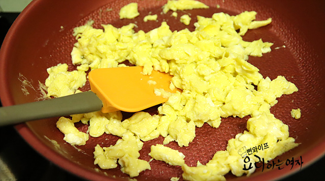 Scramble the eggs — step photo 2