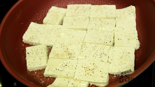 Pan-fry the tofu — step photo 1