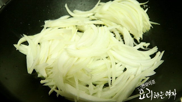 Caramelize the onions — step photo 1