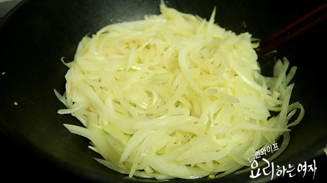 Caramelize the onions — step photo 2