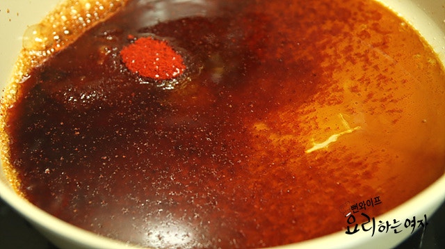 Braise the shishito peppers in seasoning — step photo 1