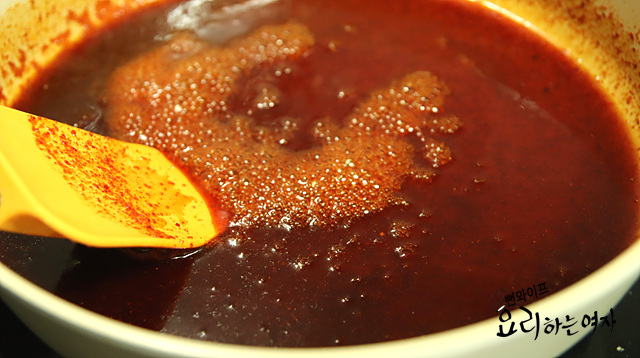 Braise the shishito peppers in seasoning — step photo 2