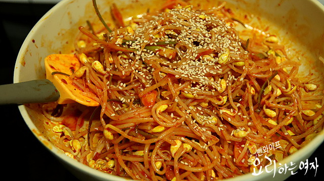 Toss with the seasoning — step photo 2