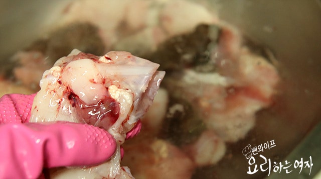 Clean the monkfish — step photo 1