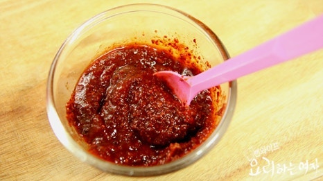 Slice vegetables and mix the sauce — step photo 2