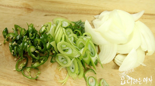 Make the sauce and slice the vegetables — step photo 2