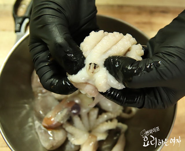 How to clean small octopus — step photo 1