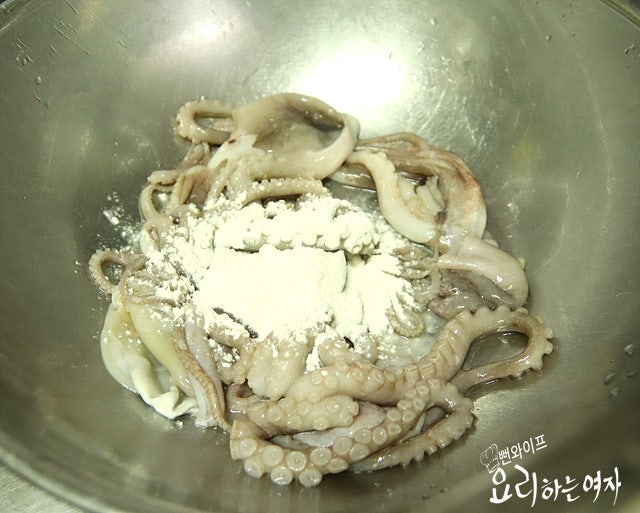 How to clean small octopus — step photo 1