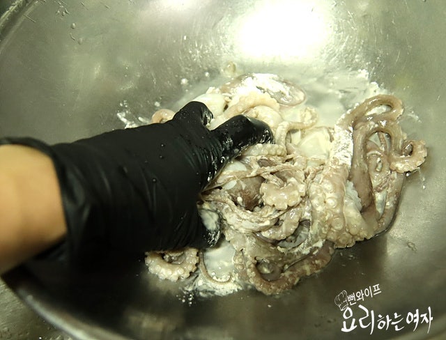 How to clean small octopus — step photo 2