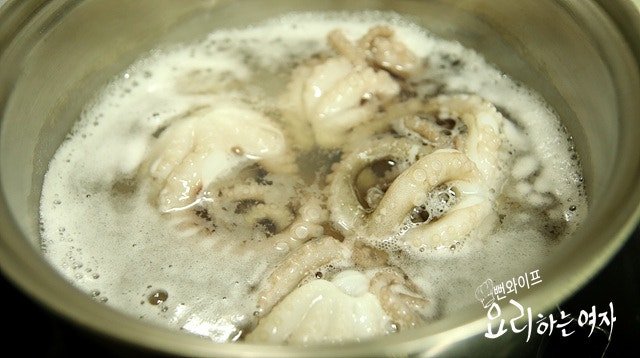 How to clean small octopus — step photo 1