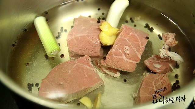肉をゆでる — 手順の写真 1