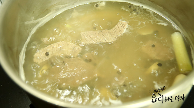 肉をゆでる — 手順の写真 2