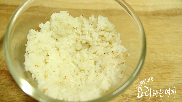 Shape the rice balls — step photo 1