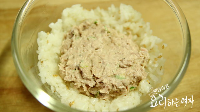 Shape the rice balls — step photo 2
