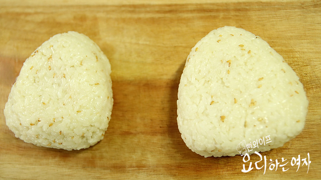 Shape the rice balls — step photo 4