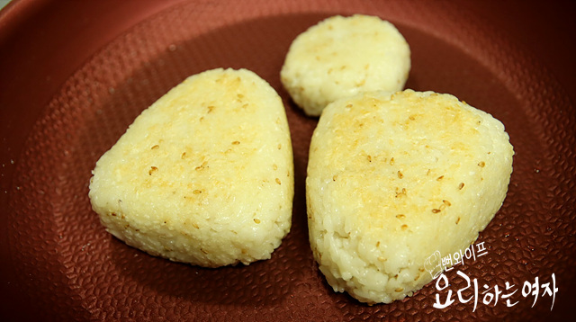 Crisp the rice balls — step photo