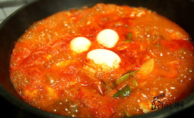Add the ingredients and simmer — step photo 2