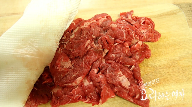 Prepare and season the beef — step photo 1