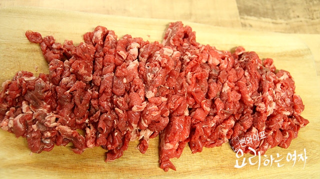 Prepare and season the beef — step photo 2