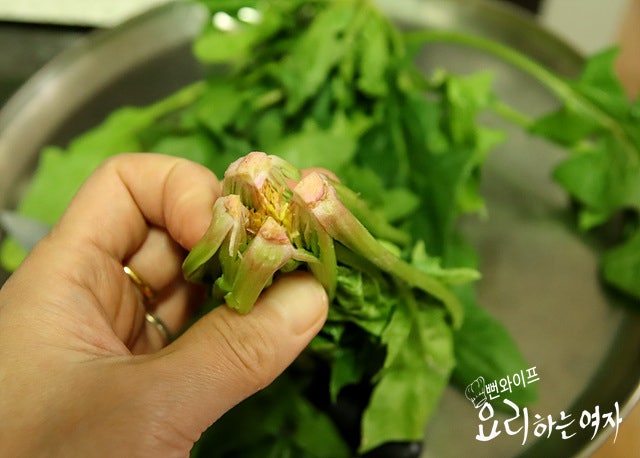Trim the spinach — step photo 2