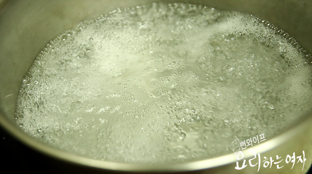 Blanch the spinach — step photo 2