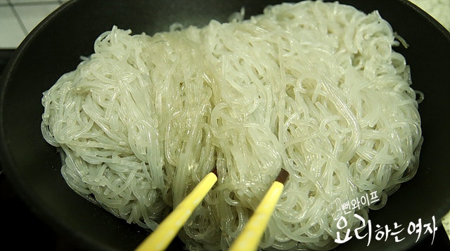 Season the glass noodles — step photo 1