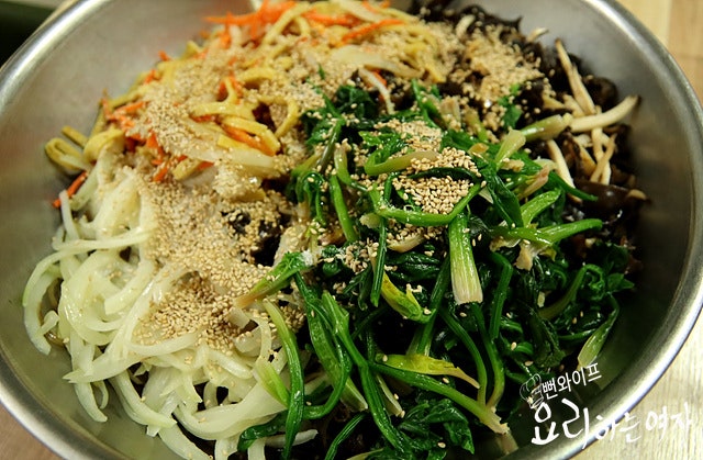 Season the japchae — step photo 1