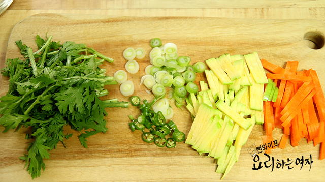 Cut the ingredients — step photo 2