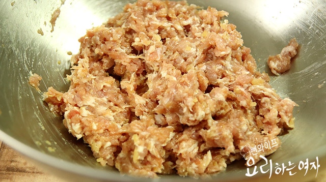 Season the pork and dumpling filling — step photo 2