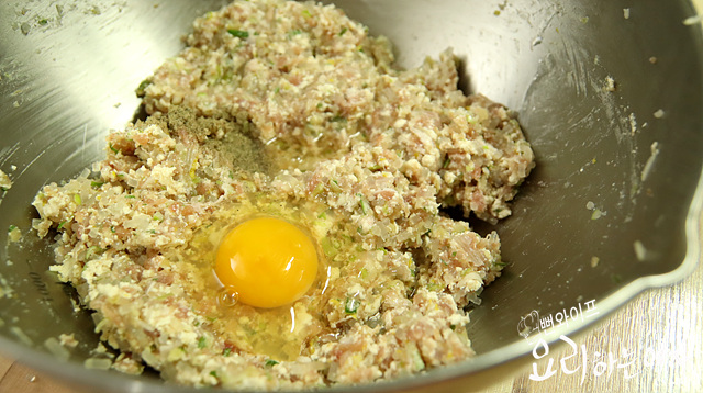 Season the pork and dumpling filling — step photo 2