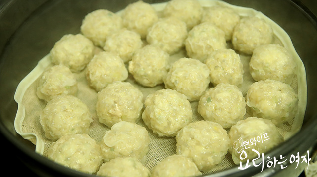Steam the dumplings — step photo 1