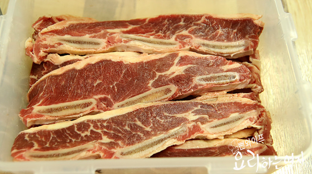 Marinate the ribs — step photo 1