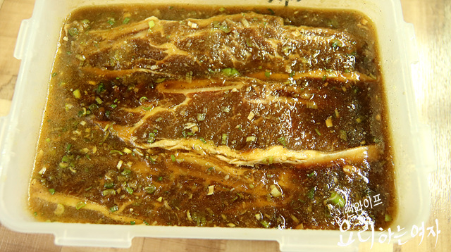 Marinate the ribs — step photo 2