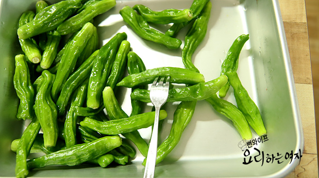 Prepare the shishito peppers — step photo