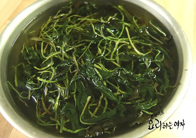 Soak the dried gondre — step photo 2