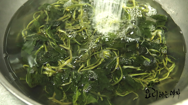 Boil the dried gondre — step photo 2