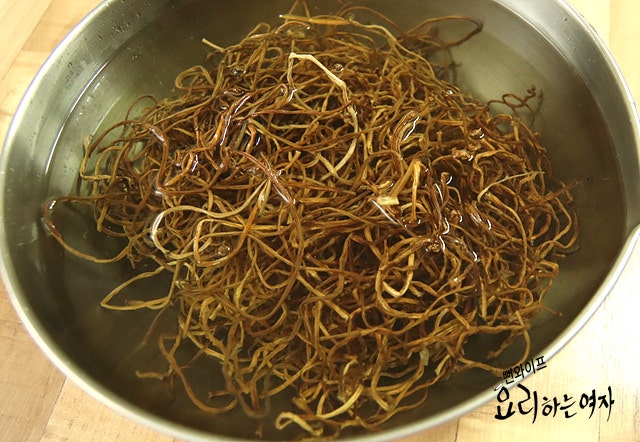 Soak the sweet potato stems — step photo 1