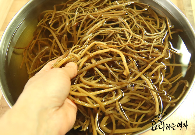 Soak the sweet potato stems — step photo 2