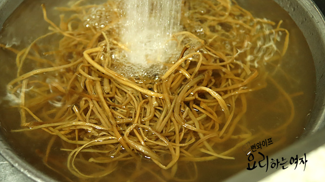 Soak the sweet potato stems — step photo 3