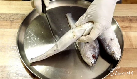 Prepare the yellow croaker — step photo 1