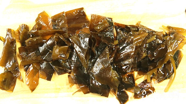 Clean the fresh seaweed — step photo 2
