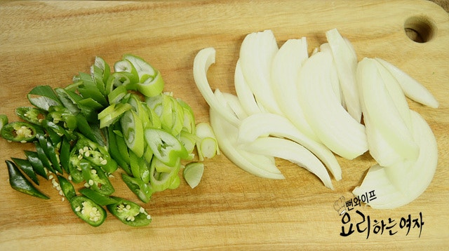 Chop ingredients and make rib seasoning — step photo 1