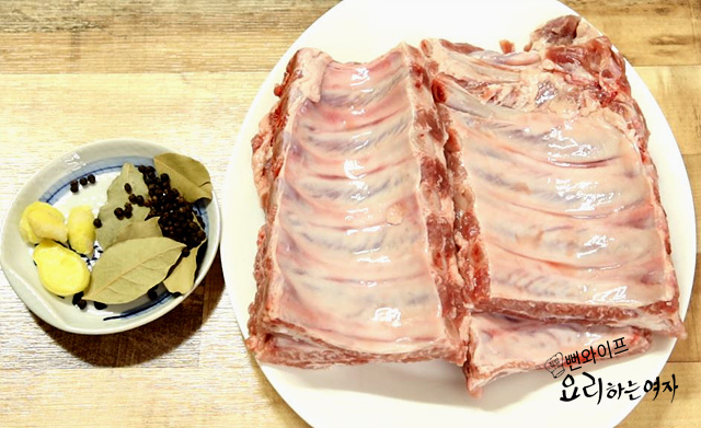 Prepare and pre-season the ribs — step photo