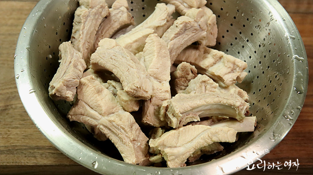 Prepare and pre-season the ribs — step photo